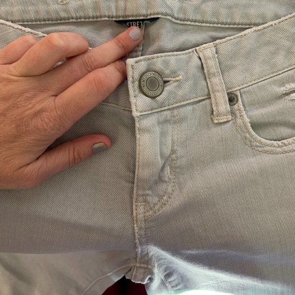 American Eagle Low Rise Denim Capri Jeans/Grey Distressed Low Rise Jeans/AE - Picture 3 of 7